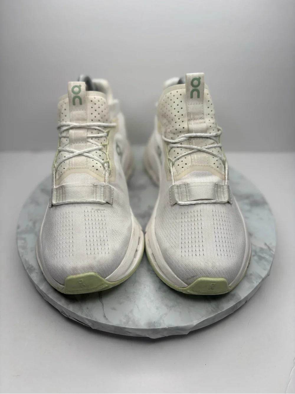 Size 8- On Cloudnova 2 casual sneakers feature light green